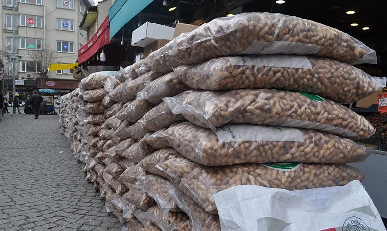 Kuruyemişçilerin bayram hazırlığı şimdiden başladı