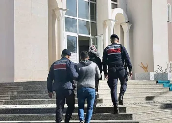 Kiralık araçla hırsızlık yaptılar, tutuklandılar