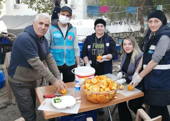 Ahıskalı Türkler depremzedelerin ihtiyaçlarını karşılıyor
