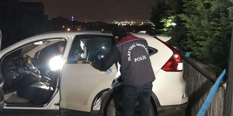 Evine gidip tartıştığı doktorun aracını kurşunladı