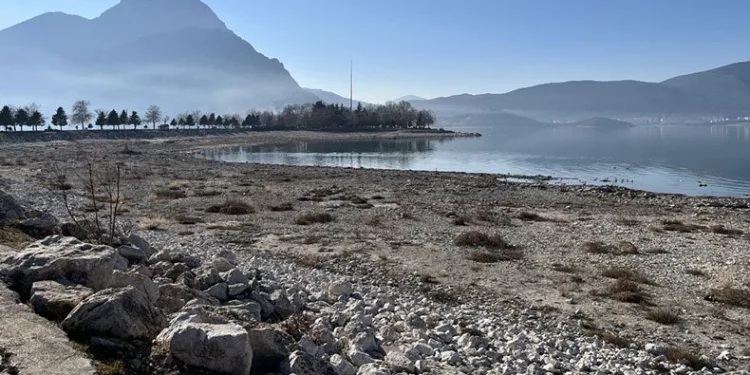 Eğirdir Gölü  yükseldi
