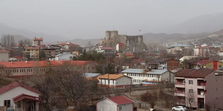 Oltu’da toz bulutu etkili oldu
