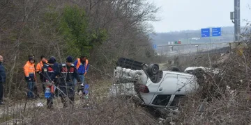 Sinop’ta otomobil takla attı: 2 yaralı