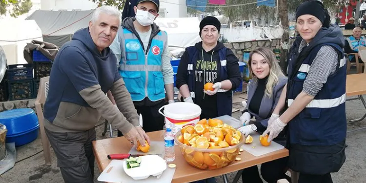 Ahıskalı Türkler depremzedelerin ihtiyaçlarını karşılıyor