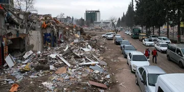 Kahramanmaraş’ta enkaz kaldırma çalışmaları sürüyor