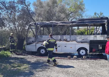 Okul servisi alev alev yandı