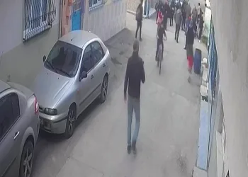 Kamyonetin altında kalan çocuk hayatını kaybetti