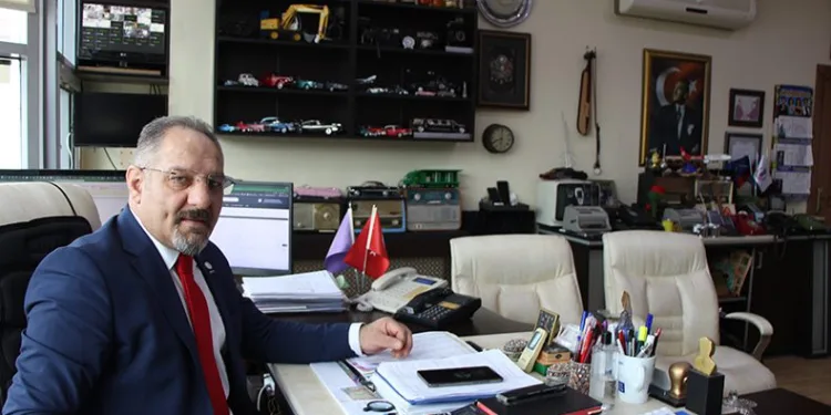 Klasik model araba ve telefon koleksiyonu