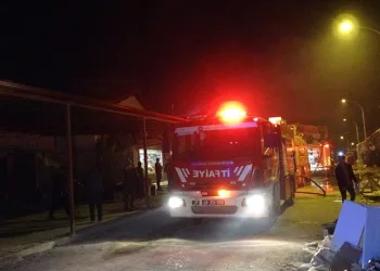 Turizm bölgesinde korkutan işyeri yangını