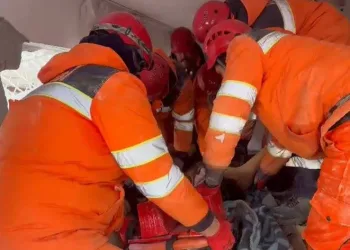‘abi beni bırakma’ dedi, 20 saatte kurtardılar