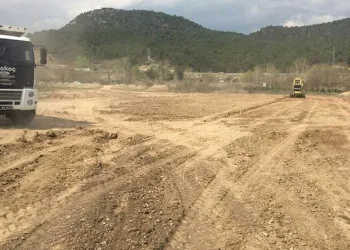 Doğal futbol sahası tamamlanmak üzere