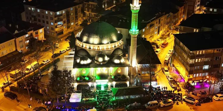 Kandil Helvası geleneği sürüyor