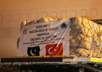 Pakistan’dan Türkiye’ye çadırlar gelmeye başladı