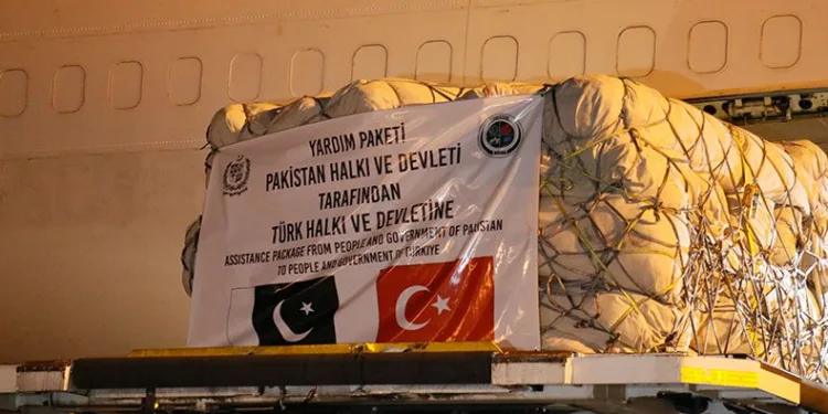 Pakistan’dan Türkiye’ye çadırlar gelmeye başladı