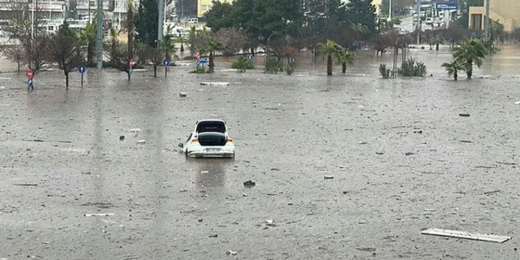 Deprem bölgesinde yağışlar devam edecek
