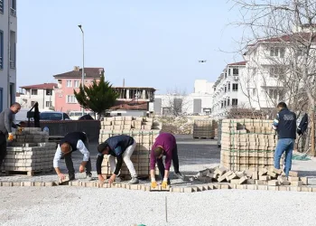 İznik’te kilitli parke taşı çalışmaları
