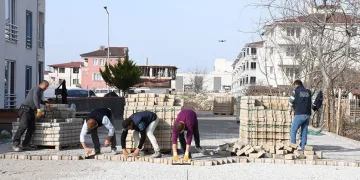 İznik’te kilitli parke taşı çalışmaları