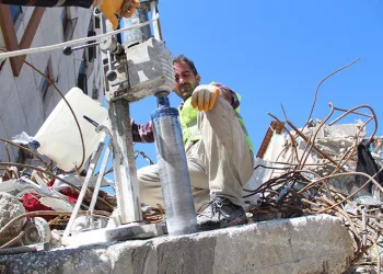Enkaz kaldırma ve karot alma işlemleri