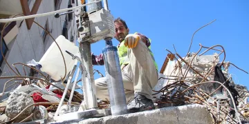 Enkaz kaldırma ve karot alma işlemleri
