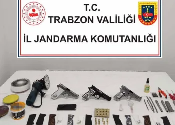 Apart odasında uyuşturucu partisi