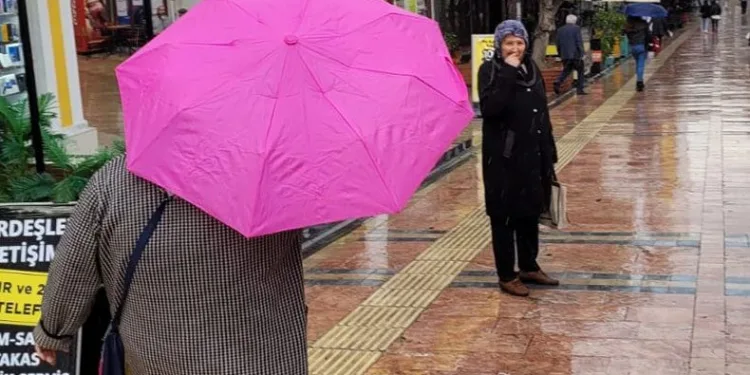 Aydın’da doluyla karışık sağanak yağış