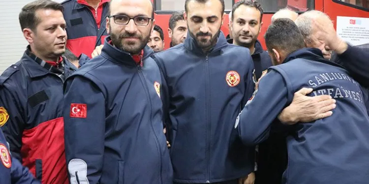 Yüzerek kurtulan itfaiye erleri yaşadıklarını anlattı