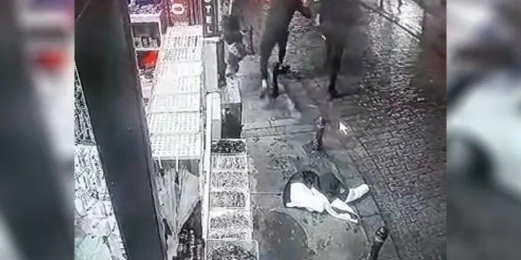 Galata’da dehşet anları kamerada