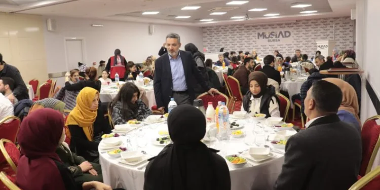 MÜSİAD iftar sofrasında depremzedelerle buluştu