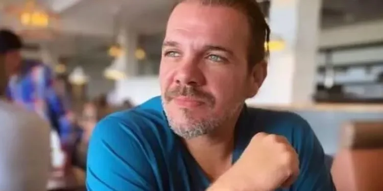 Oyuncu Tolga Karel, cumhurbaşkanı adayını açıkladı
