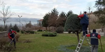 Hem çiçeklendiriyor hem güzelleştiriyorlar