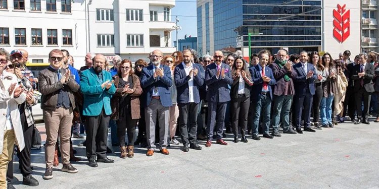 Dünya Tiyatro Günü’ Bursa’da kutlandı