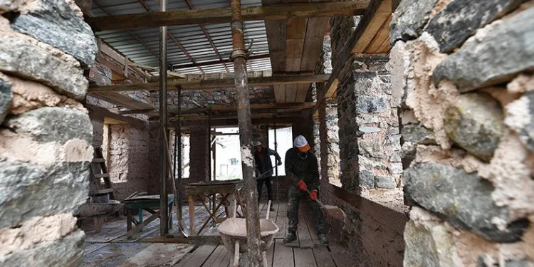 Tarihi mescid gün yüzüne çıkıyor