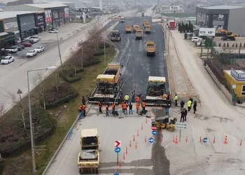 Akpınar kavşağında asfalt çalışması başladı