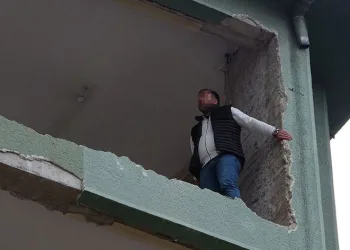 3 saatlik müzakere eşi ve bebeği gelince son buldu