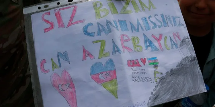 Azerbaycan arama-kurtarma ekibi ülkelerine uğurlandı