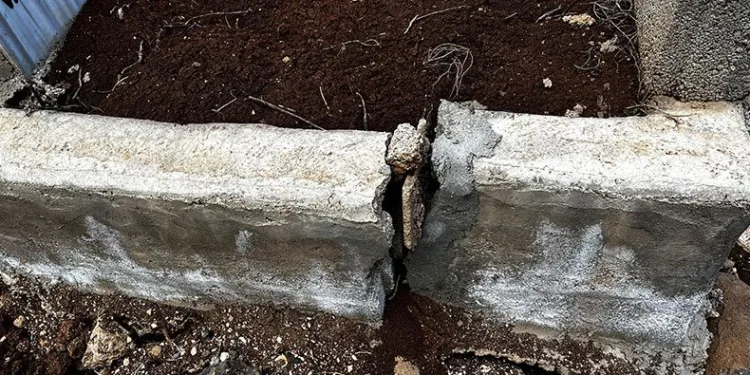 Bebek mezarlıklarında deprem sonrası hasar