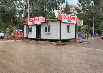 Parka konteyner kurup eczanesini açtı