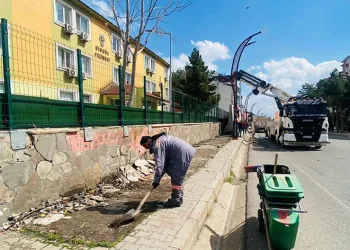 Kaldırımdaki beton bariyerler kaldırıldı