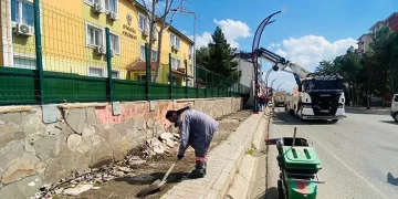 Kaldırımdaki beton bariyerler kaldırıldı