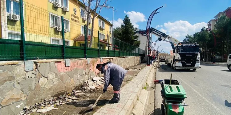 Kaldırımdaki beton bariyerler kaldırıldı