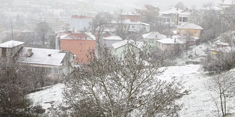 Mart kapıdan baktırdı