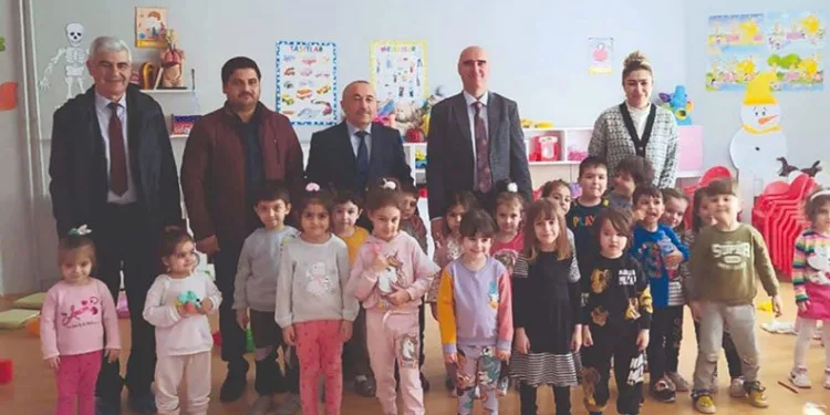 MEB daire başkanı okulları inceledi
