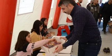 Afet bölgesine kardeşlik eli