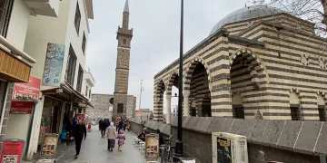 Minare karbon fiber ile güçlendirildi