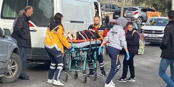 Okula giden lise öğrencisine otomobil çarptı