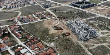 Milyonluk ve virane evler yan yana