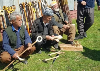 Dedelerinin öğrettiği işten ekmeklerini kazanıyorlar