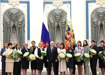 Putin, kadınlara devlet nişanı verdi