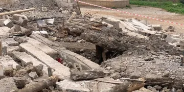 Çivi çakmaya çalıştığı depo başına çöktü