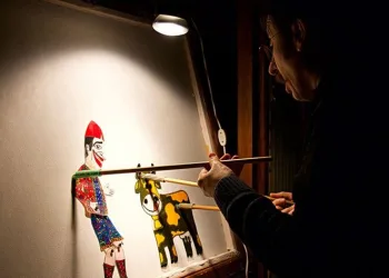 Ekmek arası Karagözle Hacivat
